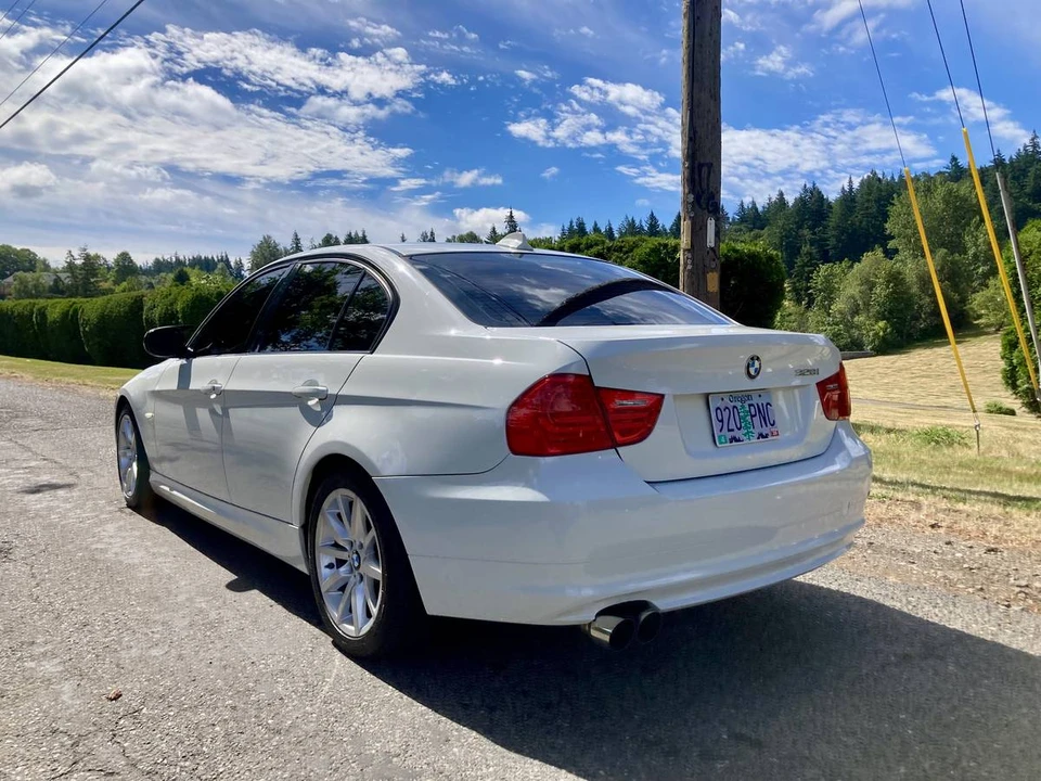 2011 BMW E90 3 Series Sedan - Image 3 of 17