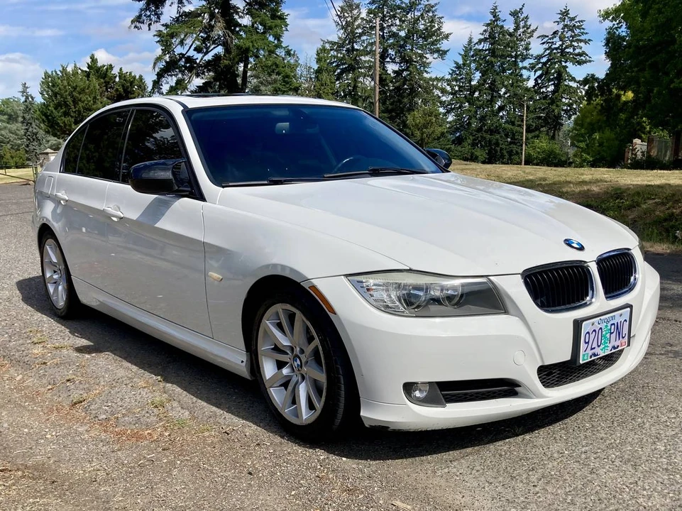 2011 BMW E90 3 Series Sedan - Image 6 of 17