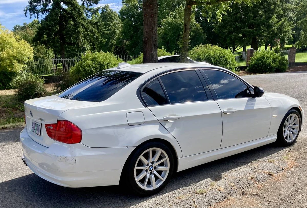 2011 BMW E90 3 Series Sedan - Image 4 of 17