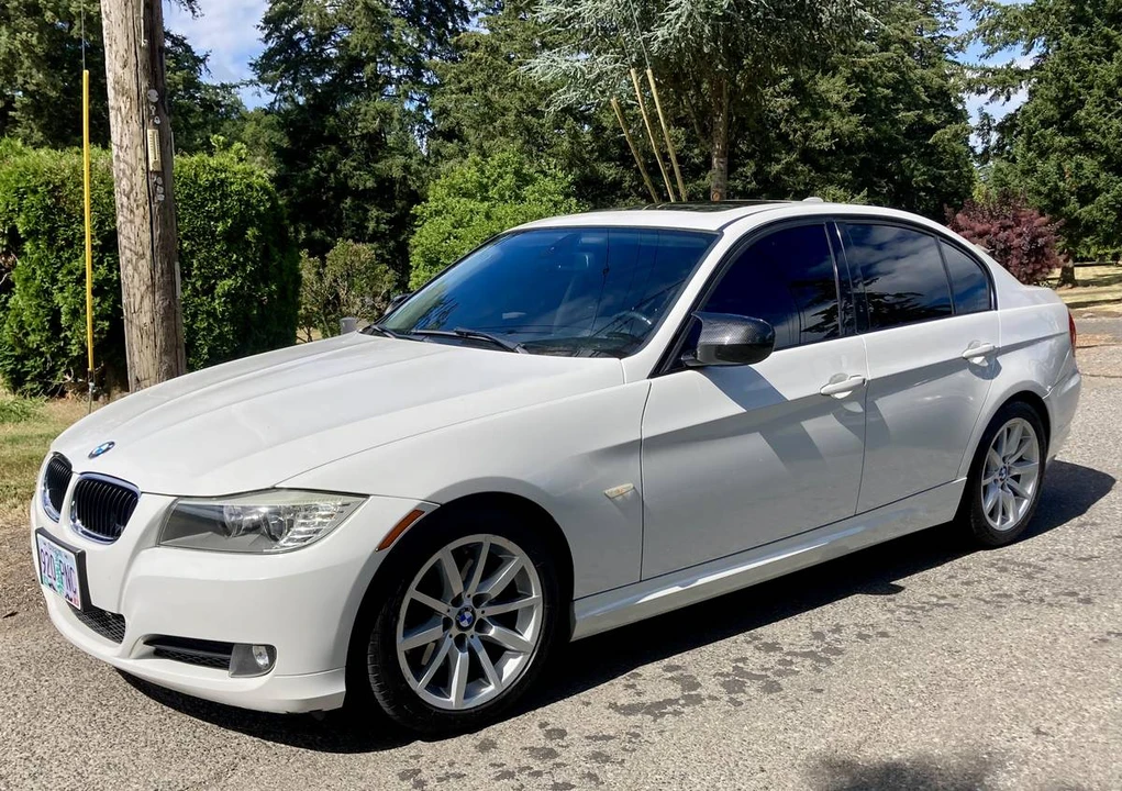 2011 BMW E90 3 Series Sedan - Image 2 of 17
