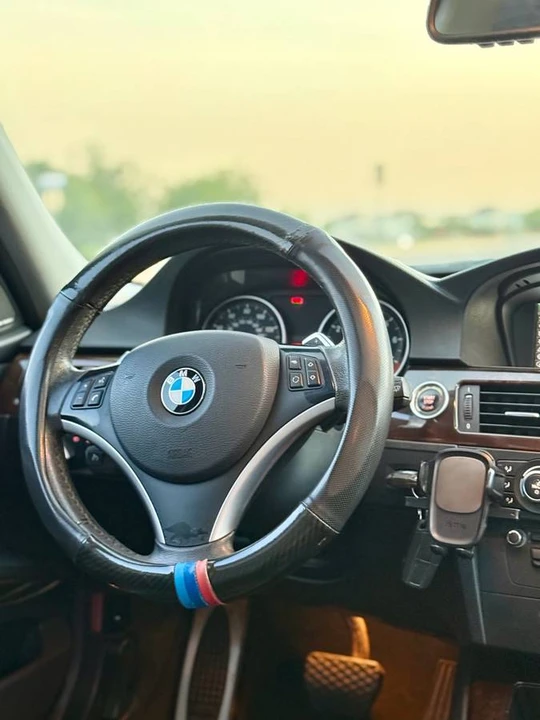 2011 BMW E90 3 Series Sedan - Image 16 of 19