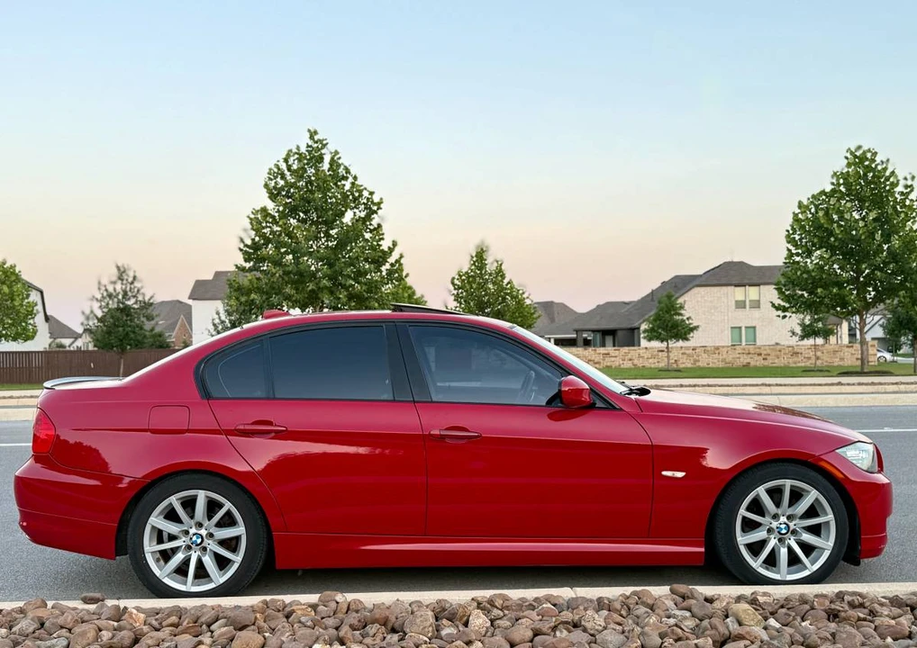 2011 BMW E90 3 Series Sedan - Image 5 of 19