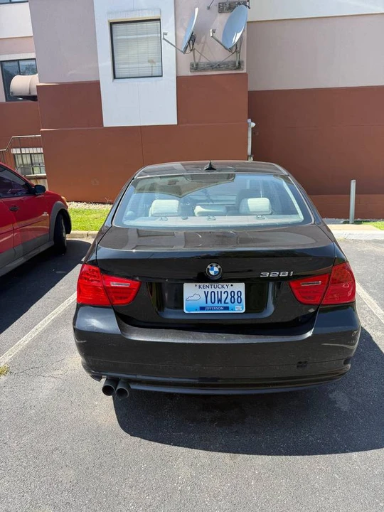 2011 BMW E90 3 Series Sedan - Image 4 of 6