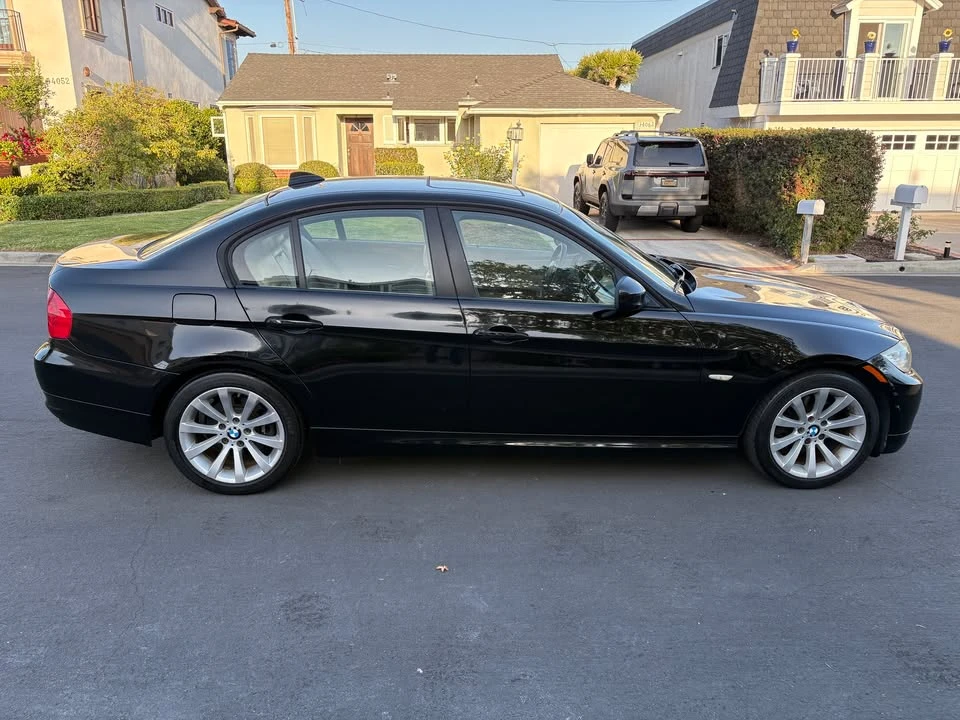 2011 BMW E90 3 Series Sedan - Image 5 of 13