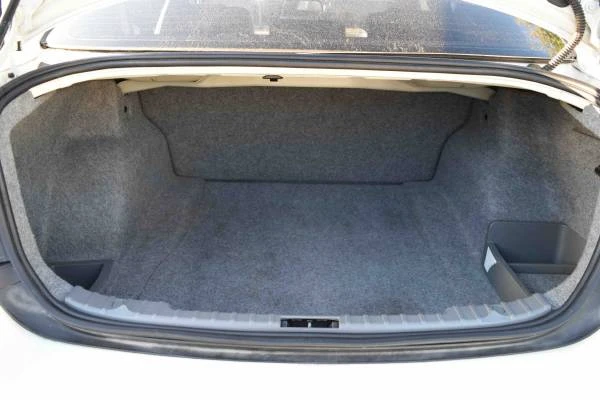2011 BMW E90 3 Series Sedan - Image 13 of 19