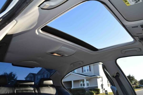 2011 BMW E90 3 Series Sedan - Image 18 of 19