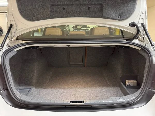 2011 BMW E90 3 Series Sedan - Image 18 of 18