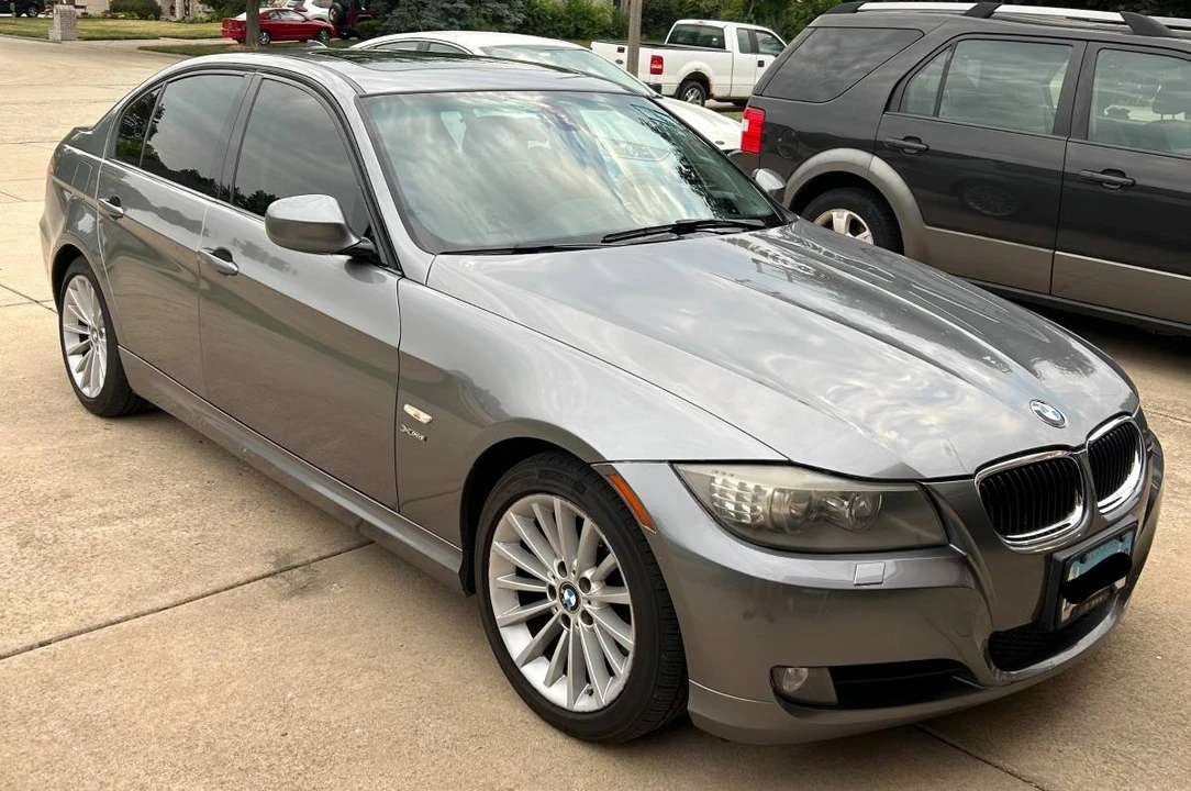 2011 BMW E90 3 Series Sedan - Image 2 of 8