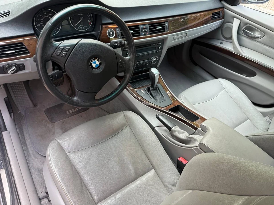 2011 BMW E90 3 Series Sedan - Image 4 of 4