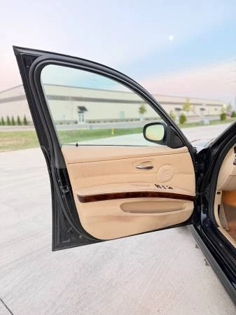 2011 BMW E90 3 Series Sedan - Image 8 of 18