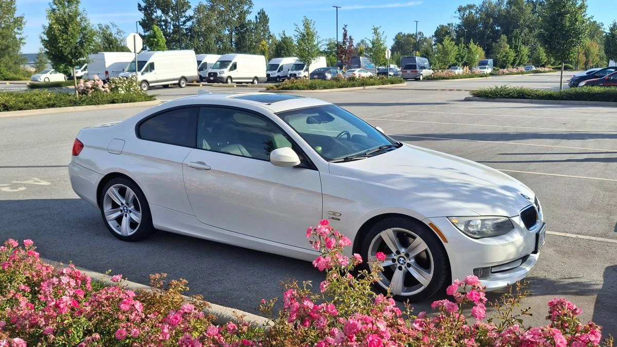 2011 BMW E90 3 Series Sedan - Image 9 of 10