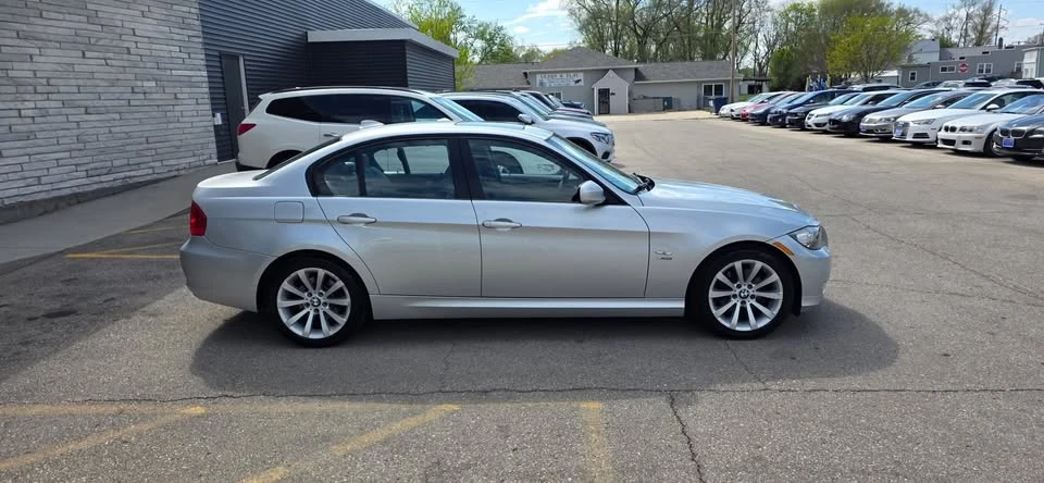 2011 BMW E90 3 Series Sedan - Image 8 of 15