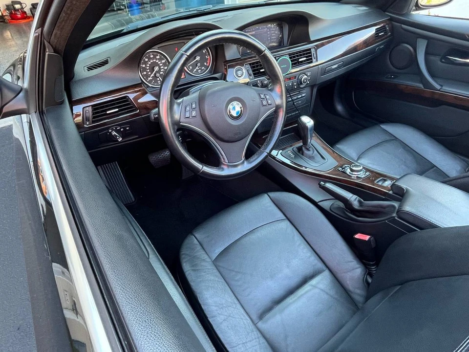 2011 BMW E93 3 Series Convertible - Image 8 of 11