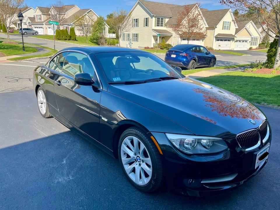 2011 BMW E93 3 Series Convertible - Image 2 of 11