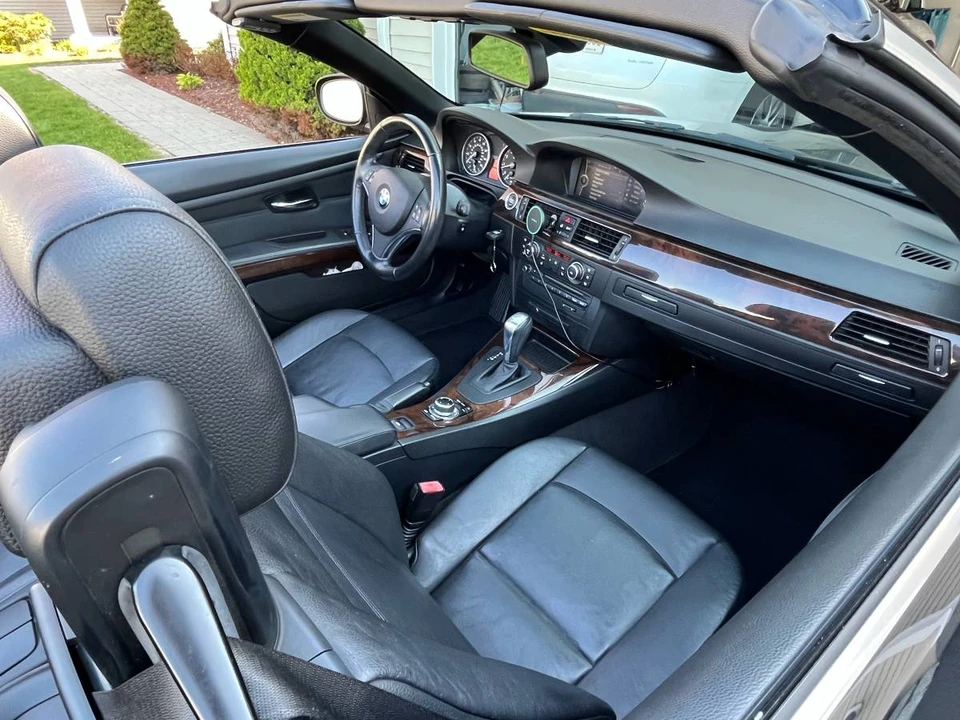 2011 BMW E93 3 Series Convertible - Image 10 of 11