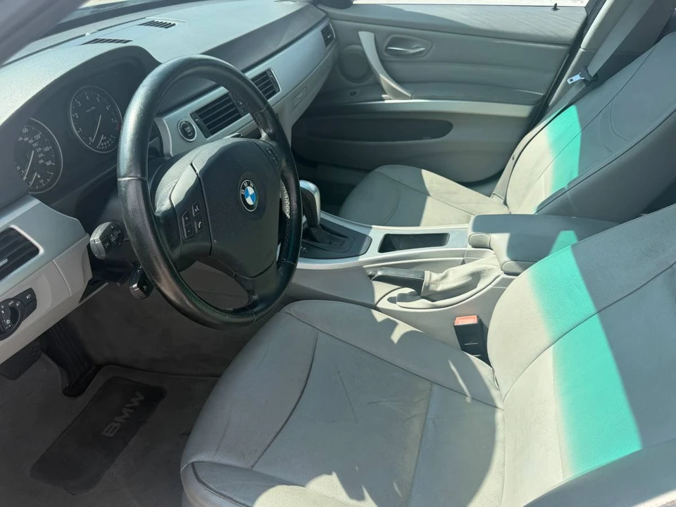 2011 BMW E90 3 Series Sedan - Image 9 of 19