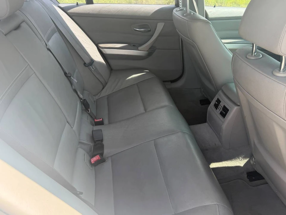 2011 BMW E90 3 Series Sedan - Image 15 of 19