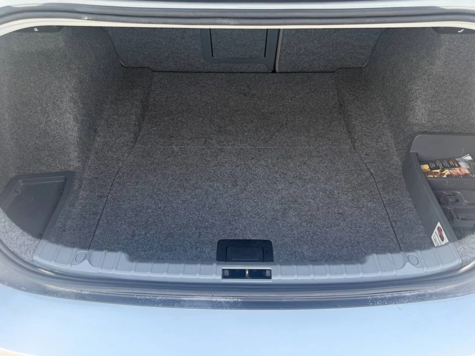 2011 BMW E90 3 Series Sedan - Image 18 of 19