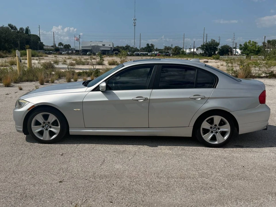 2011 BMW E90 3 Series Sedan - Image 8 of 19