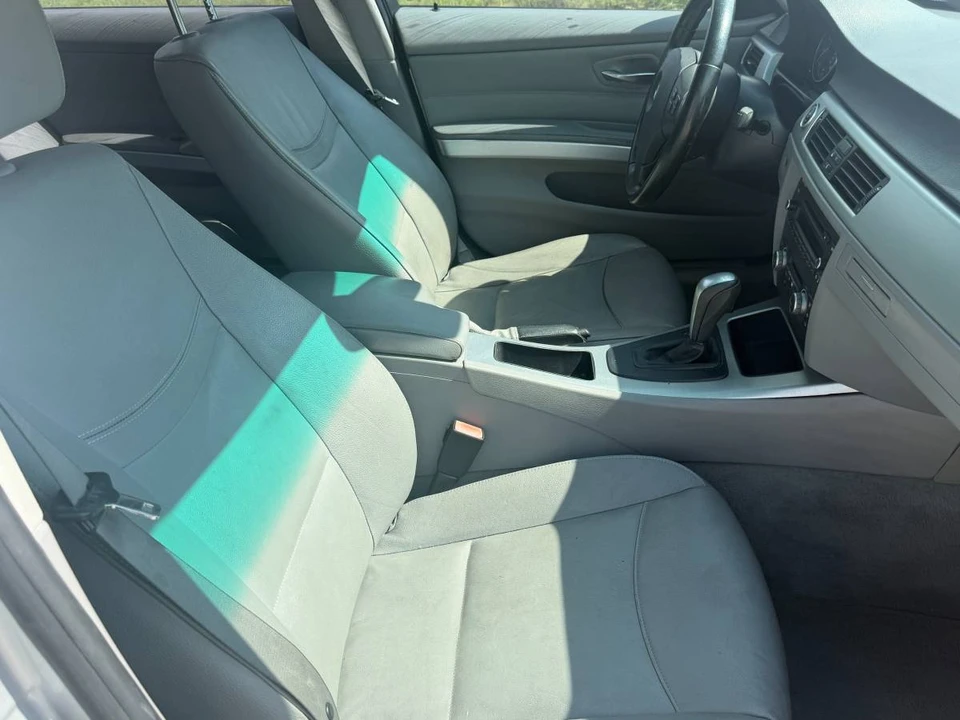 2011 BMW E90 3 Series Sedan - Image 16 of 19