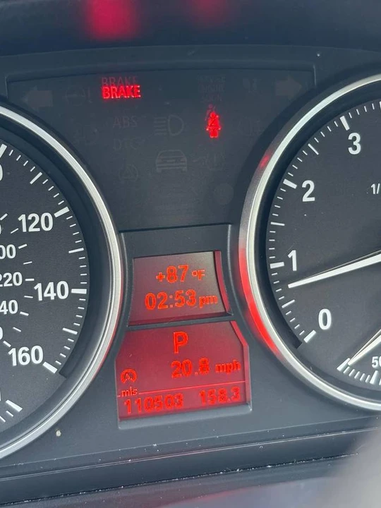 2011 BMW E90 3 Series Sedan - Image 9 of 17