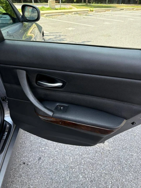 2011 BMW E90 3 Series Sedan - Image 13 of 17