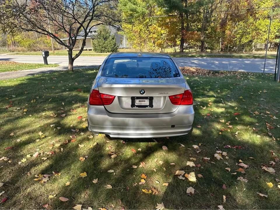 2011 BMW E90 3 Series Sedan - Image 2 of 6