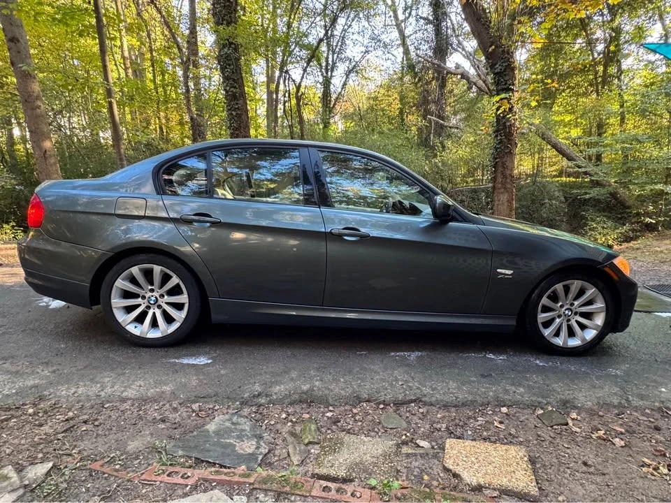 2011 BMW E90 3 Series Sedan - Image 4 of 11