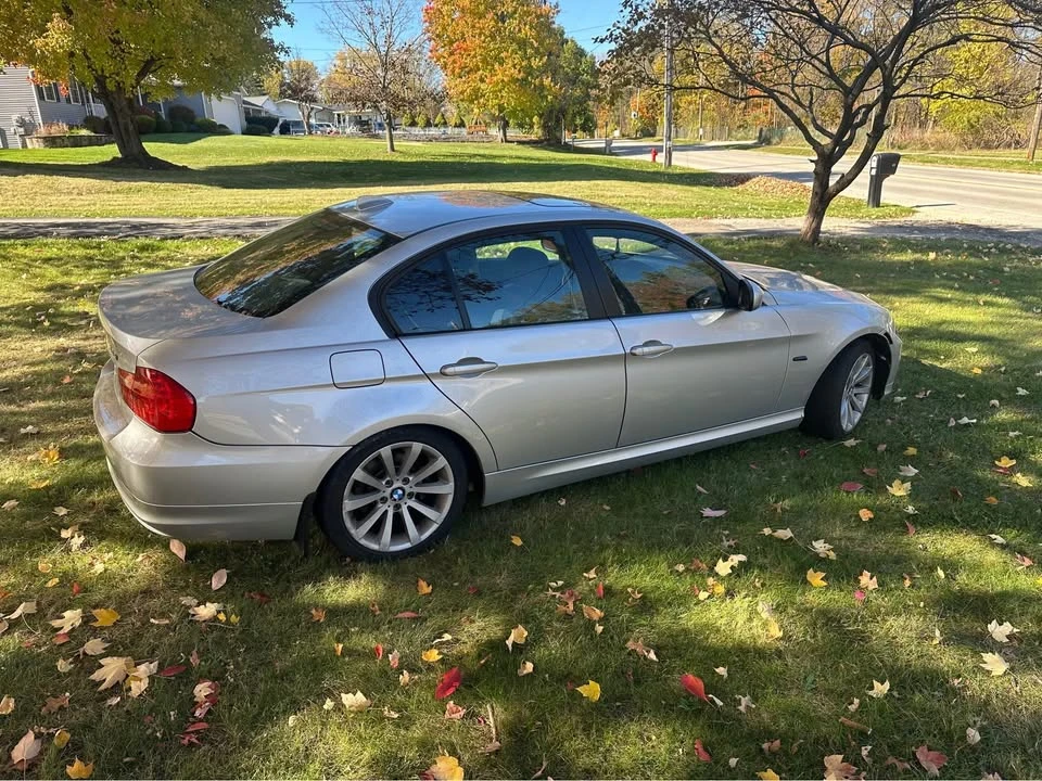 2011 BMW E90 3 Series Sedan - Image 3 of 6
