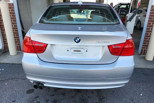 2011 BMW E90 3 Series Sedan - Image 4 of 16