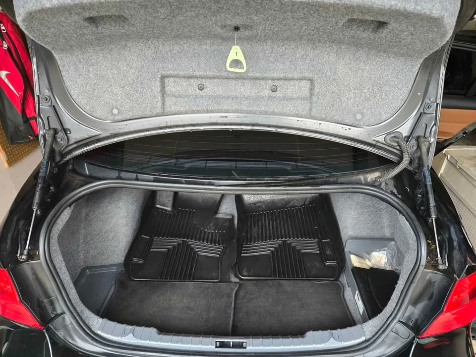2011 BMW E90 3 Series Sedan - Image 9 of 10