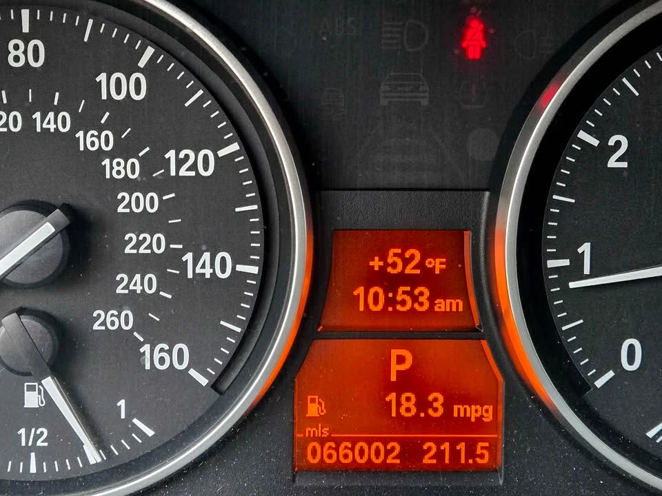 2011 BMW E90 3 Series Sedan - Image 10 of 10