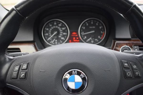 2011 BMW E90 3 Series Sedan - Image 16 of 19