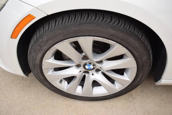 2011 BMW E90 3 Series Sedan - Image 18 of 19