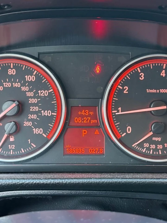 2011 BMW E90 3 Series Sedan - Image 4 of 9
