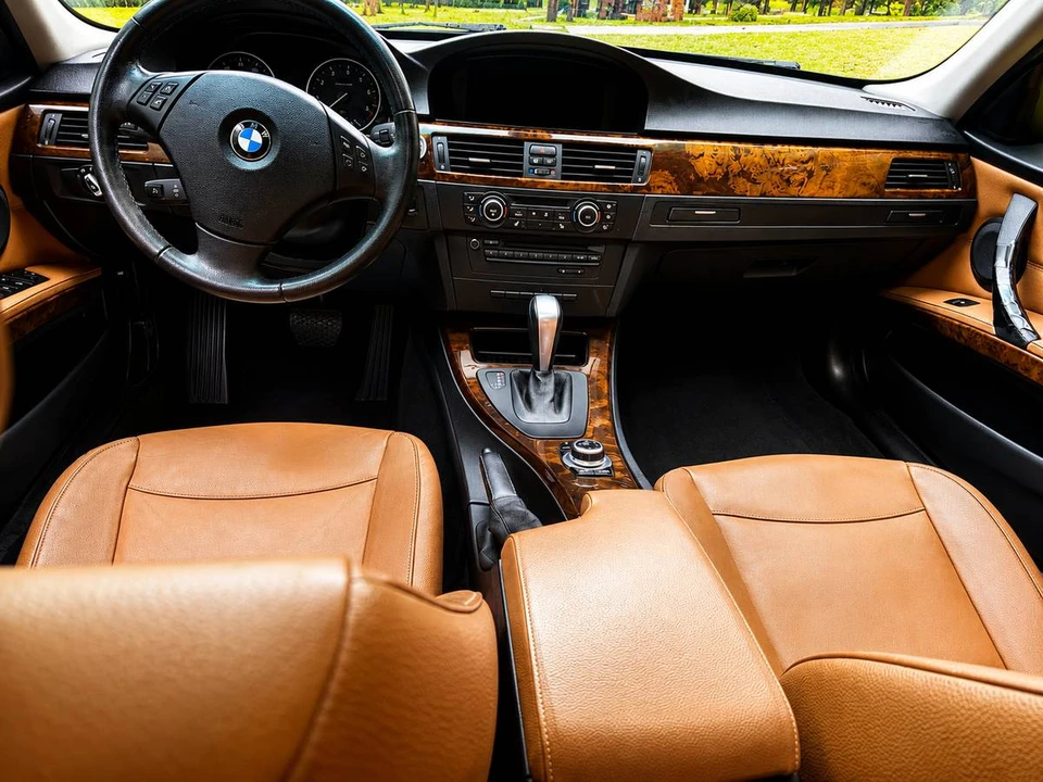 2011 BMW E90 3 Series Sedan - Image 12 of 13