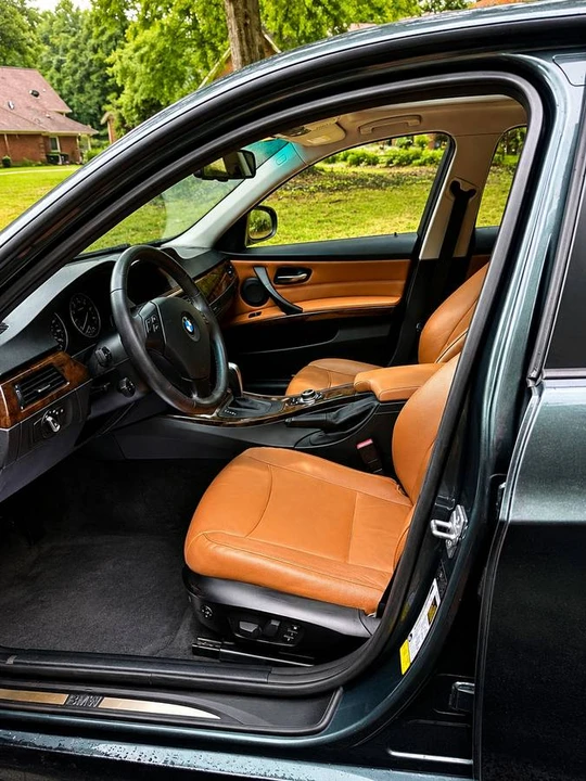 2011 BMW E90 3 Series Sedan - Image 11 of 13