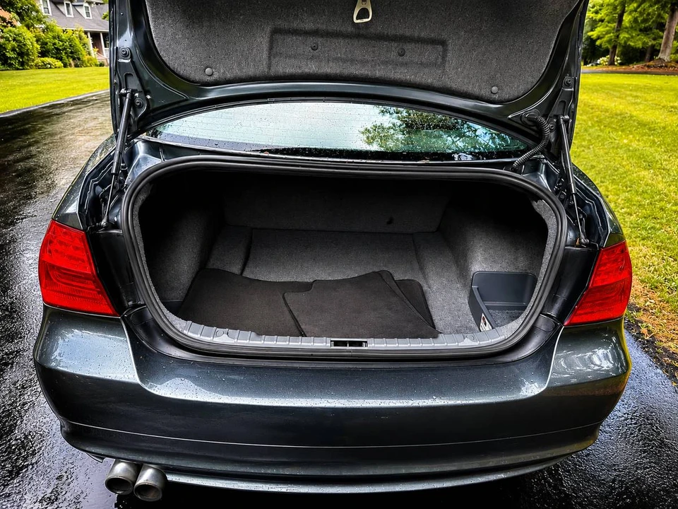 2011 BMW E90 3 Series Sedan - Image 13 of 13