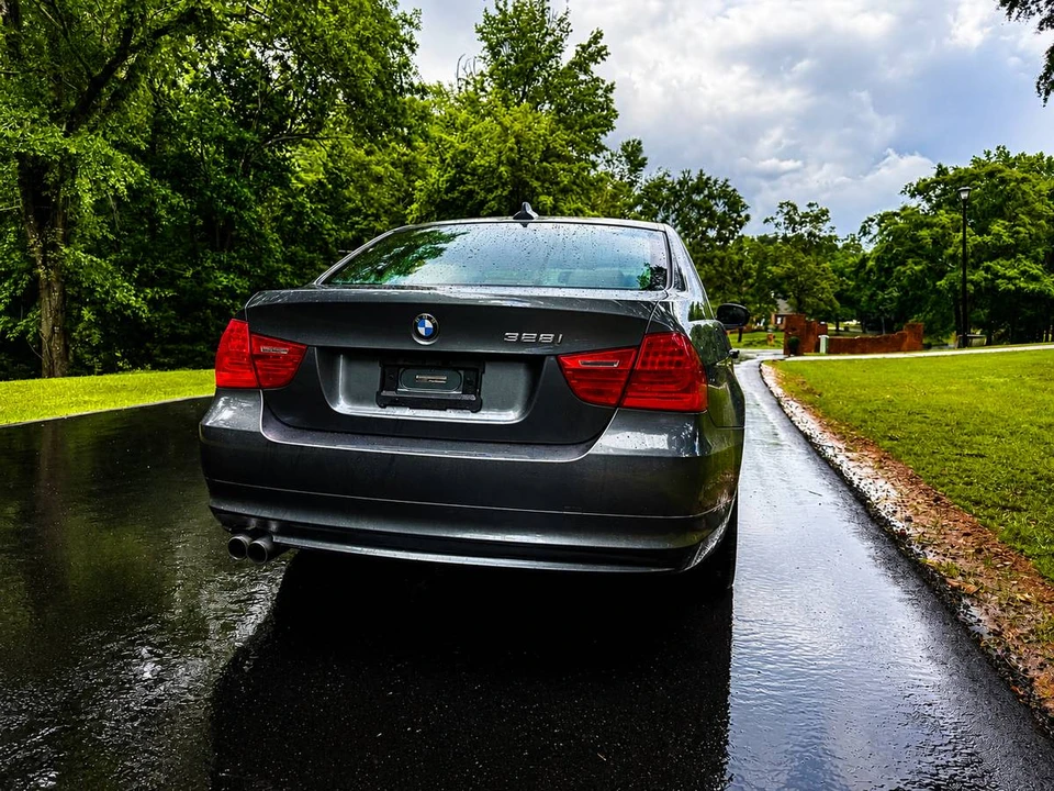 2011 BMW E90 3 Series Sedan - Image 4 of 13