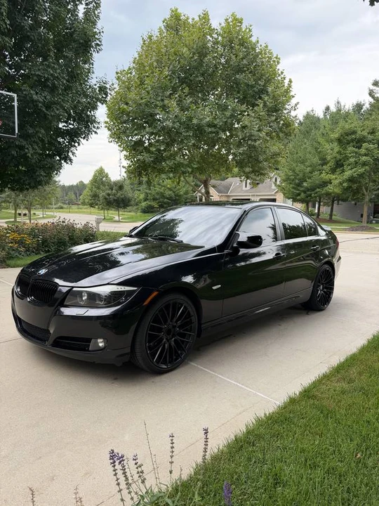 2011 BMW E90 3 Series Sedan - Image 3 of 7