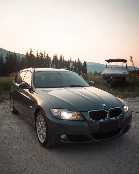 2011 BMW E90 3 Series Sedan - Image 4 of 16