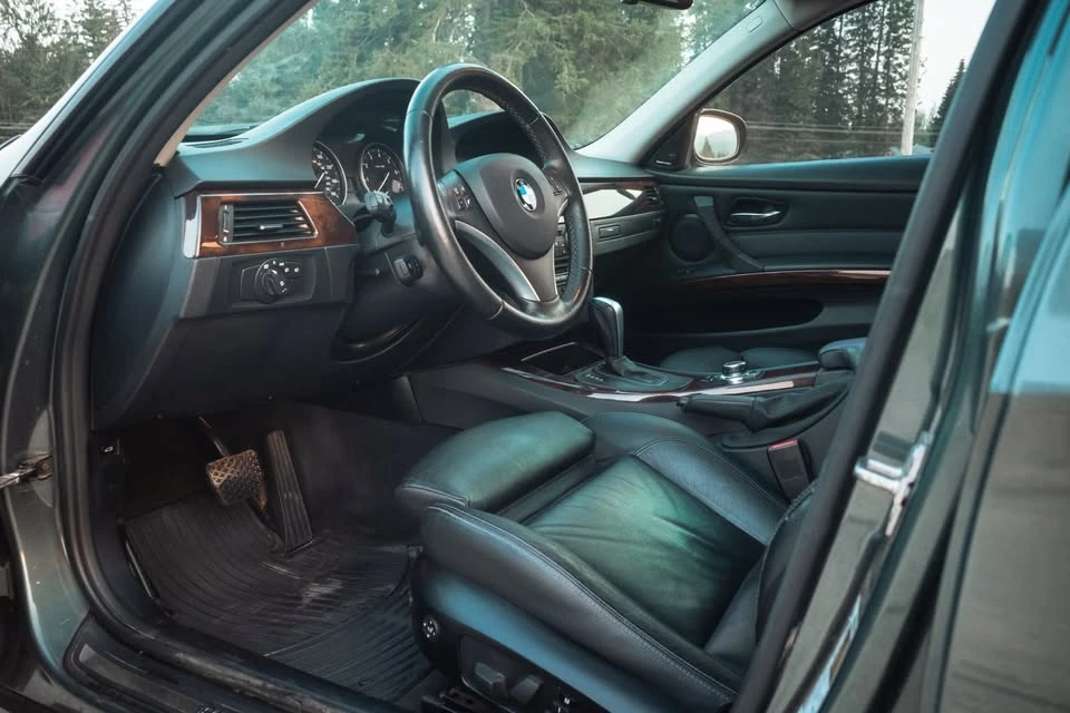 2011 BMW E90 3 Series Sedan - Image 13 of 16