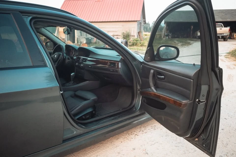 2011 BMW E90 3 Series Sedan - Image 8 of 16