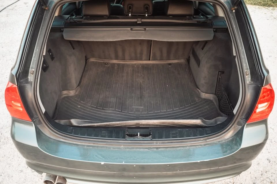 2011 BMW E90 3 Series Sedan - Image 7 of 16
