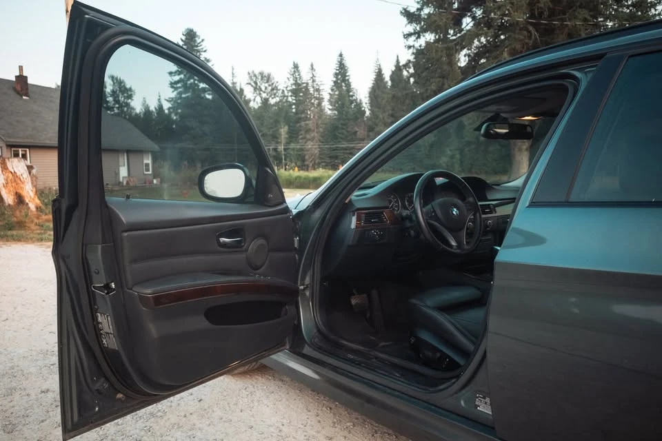 2011 BMW E90 3 Series Sedan - Image 12 of 16