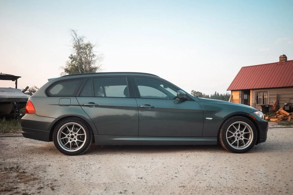 2011 BMW E90 3 Series Sedan - Image 5 of 16