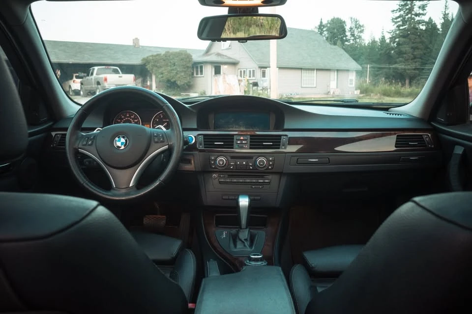 2011 BMW E90 3 Series Sedan - Image 15 of 16