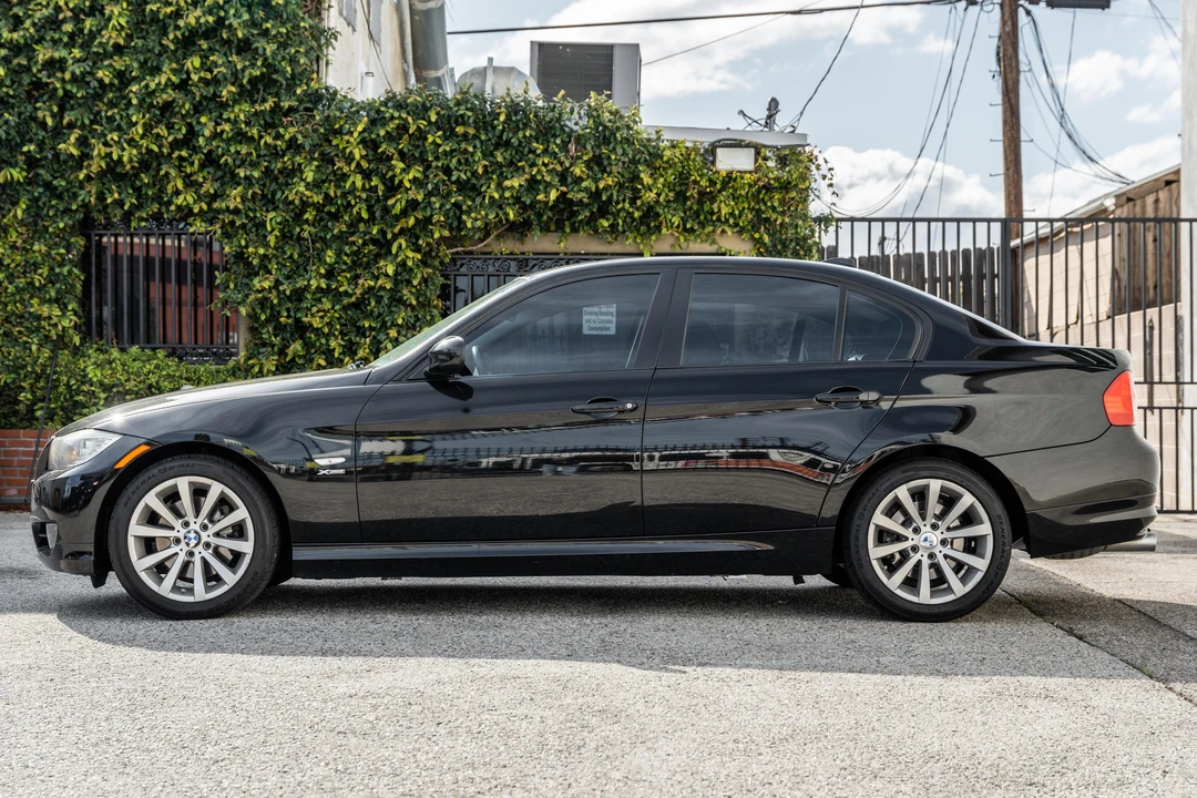 2011 BMW E90 3 Series Sedan - Image 3 of 31