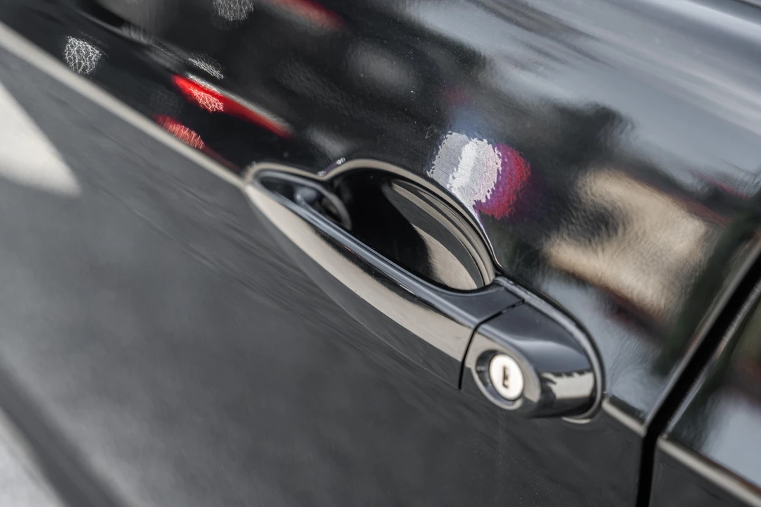 2011 BMW E90 3 Series Sedan - Image 19 of 31