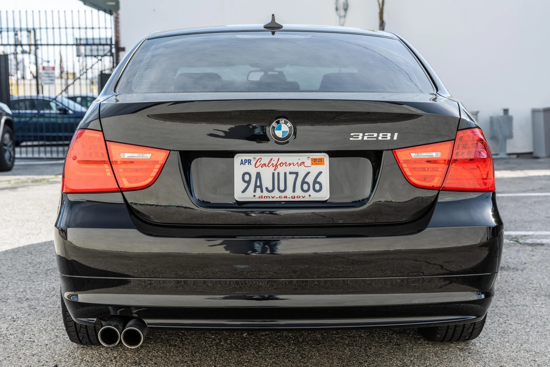 2011 BMW E90 3 Series Sedan - Image 5 of 31